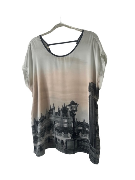 Forever 21 Tops - Forever 21 Top Womens Size 2X Beige Black Tunic Short Sleeve Cityscape Blouse